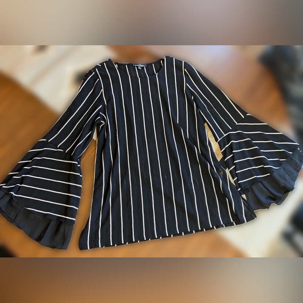 Suzanne Betro Bell Sleeves Top Size 1x